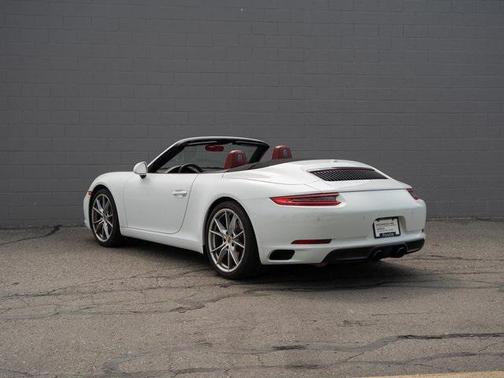2019 Porsche 911 Carrera
