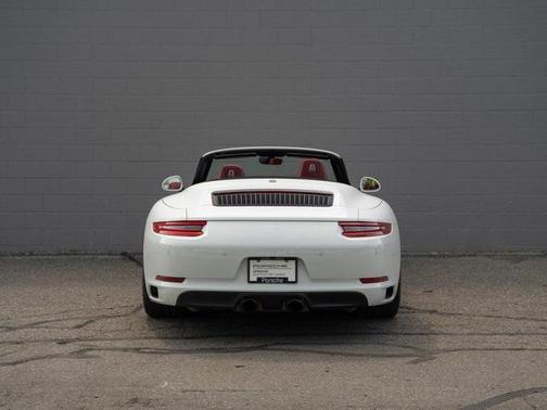 2019 Porsche 911 Carrera