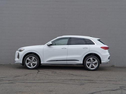 2025 Audi Q5 Premium Plus TFSI quattro S tronic