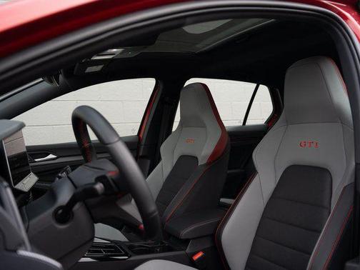 2025 Volkswagen Golf GTI 2.0T SE DSG