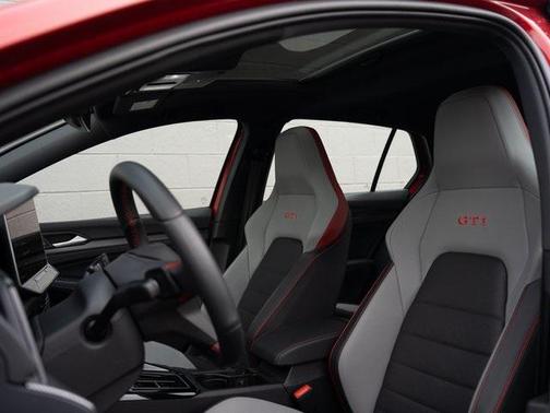 2025 Volkswagen Golf GTI 2.0T SE DSG