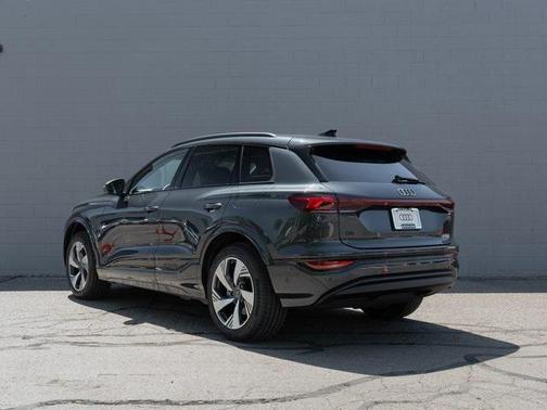 2025 Audi Q6 e-tron Premium Plus quattro