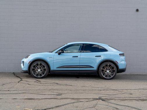 2025 Porsche Macan RWD