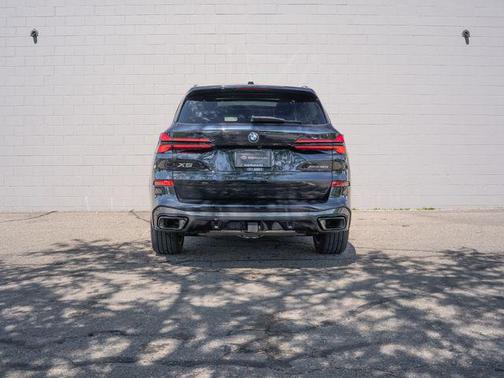 Carbon Black Metallic 2026 BMW X5 xDrive40i