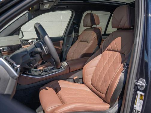 Carbon Black Metallic 2026 BMW X5 xDrive40i