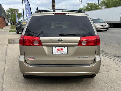 Tan 2008 Toyota Sienna CE