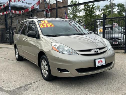 Tan 2008 Toyota Sienna CE