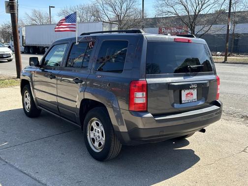 Granite Crystal Metallic Clearcoat 2016 Jeep Patriot Sport