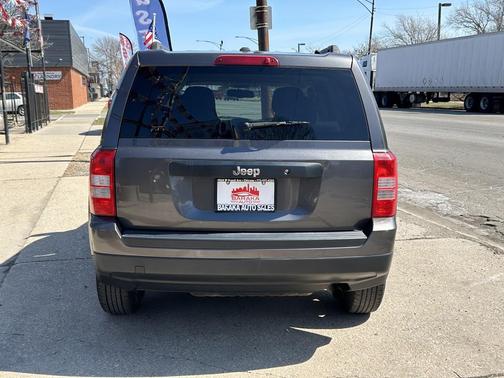 Granite Crystal Metallic Clearcoat 2016 Jeep Patriot Sport