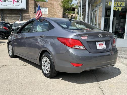 Triathlon Gray Metallic 2016 Hyundai Accent SE