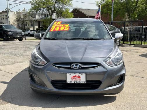 Triathlon Gray Metallic 2016 Hyundai Accent SE