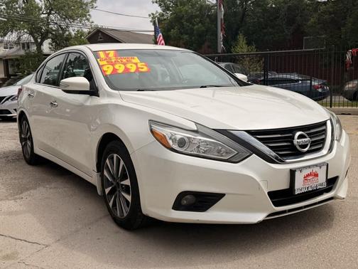 Pearl White 2017 Nissan Altima 2.5 SV