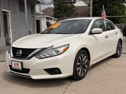 Pearl White 2017 Nissan Altima 2.5 SV