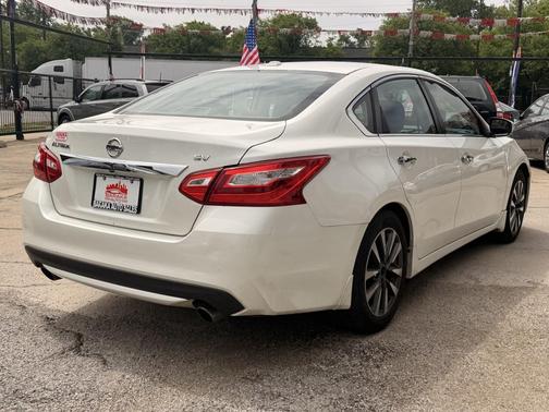 Pearl White 2017 Nissan Altima 2.5 SV