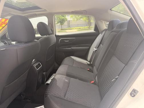Pearl White 2017 Nissan Altima 2.5 SV