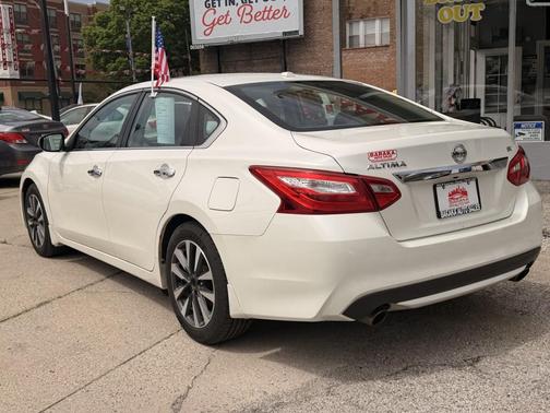 Pearl White 2017 Nissan Altima 2.5 SV