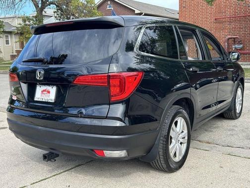 Crystal Black Pearl 2016 Honda Pilot LX