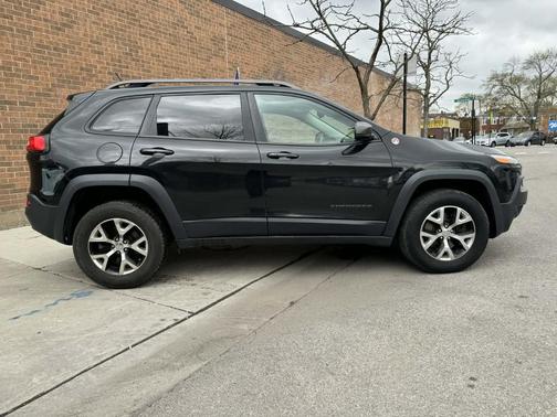 Brilliant Black Crystal Pearlcoat 2015 Jeep Cherokee Trailhawk