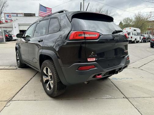 Brilliant Black Crystal Pearlcoat 2015 Jeep Cherokee Trailhawk