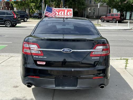 Tuxedo Black Metallic 2013 Ford Taurus SE
