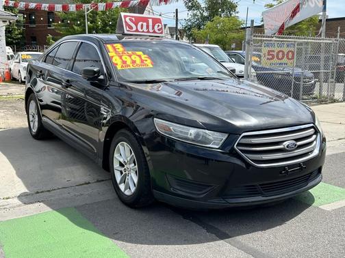 Tuxedo Black Metallic 2013 Ford Taurus SE