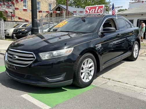 Tuxedo Black Metallic 2013 Ford Taurus SE