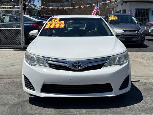 Super White 2012 Toyota Camry SE