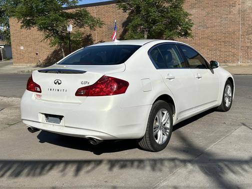 Moonlight White 2011 INFINITI G37x Base