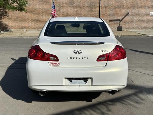 Moonlight White 2011 INFINITI G37x Base