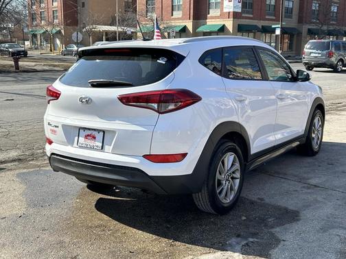 2016 Hyundai TUCSON SE