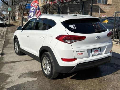 2016 Hyundai TUCSON SE