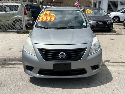 Brilliant Silver 2014 Nissan Versa 1.6 SV