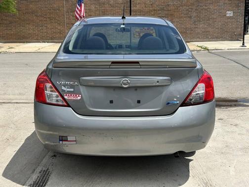 Brilliant Silver 2014 Nissan Versa 1.6 SV