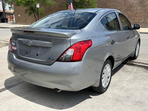 Brilliant Silver 2014 Nissan Versa 1.6 SV