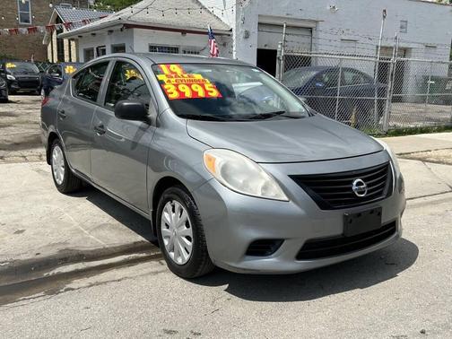 Brilliant Silver 2014 Nissan Versa 1.6 SV