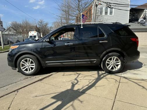 Tuxedo Black Metallic 2014 Ford Explorer XLT