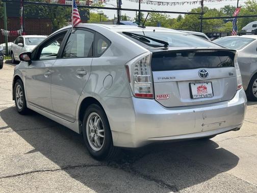 Classic Silver Metallic 2011 Toyota Prius IV