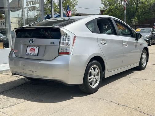 Classic Silver Metallic 2011 Toyota Prius IV