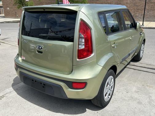 Green 2013 Kia Soul Base