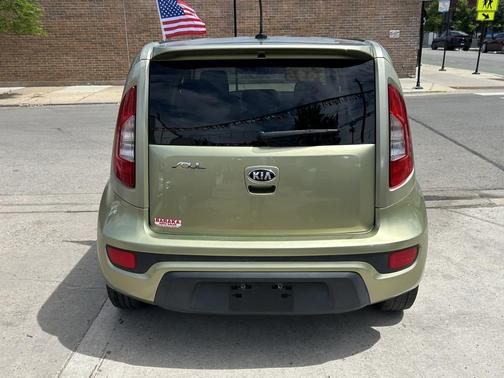 Green 2013 Kia Soul Base