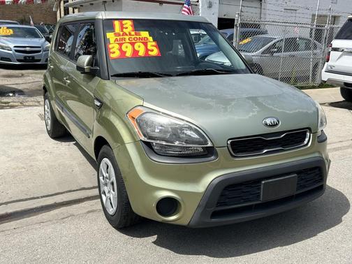 Green 2013 Kia Soul Base