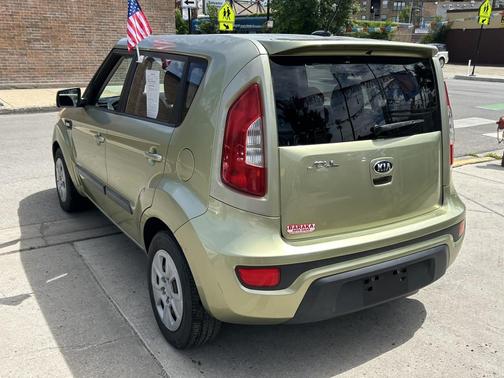 Green 2013 Kia Soul Base