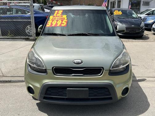 Green 2013 Kia Soul Base
