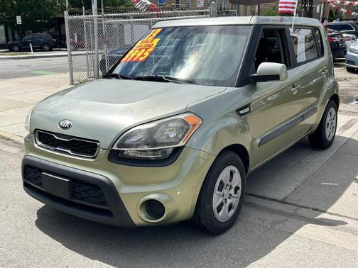 Green 2013 Kia Soul Base