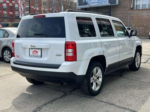 Bright White Clearcoat 2016 Jeep Patriot Latitude