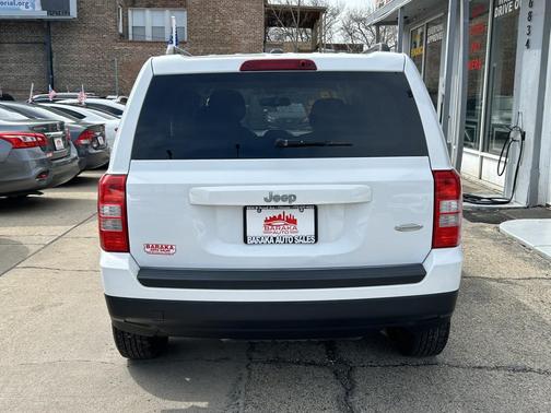 Bright White Clearcoat 2016 Jeep Patriot Latitude
