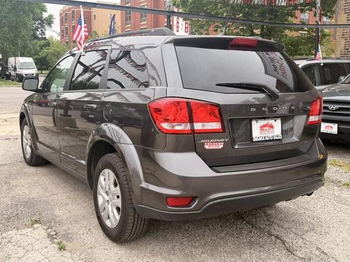 Grey 2019 Dodge Journey SE