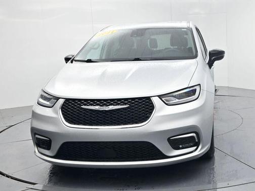 Silver Mist Clearcoat 2024 Chrysler Pacifica Touring-L