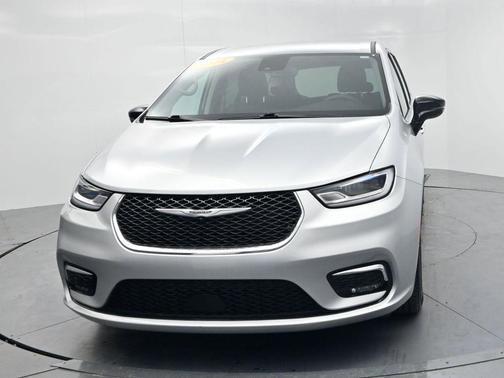 Silver Mist Clearcoat 2024 Chrysler Pacifica Touring-L
