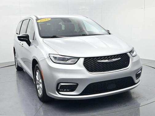 Silver Mist Clearcoat 2024 Chrysler Pacifica Touring-L